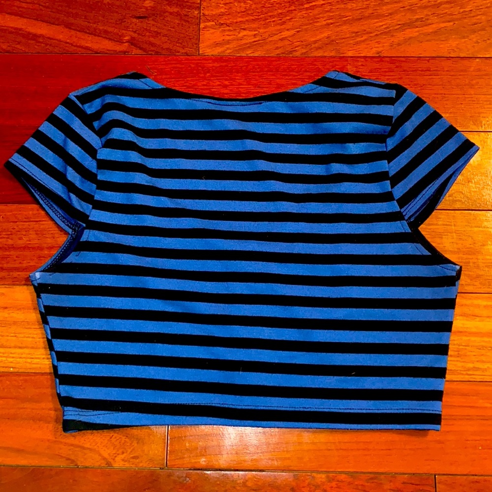 Crop top - Picture 2 of 5